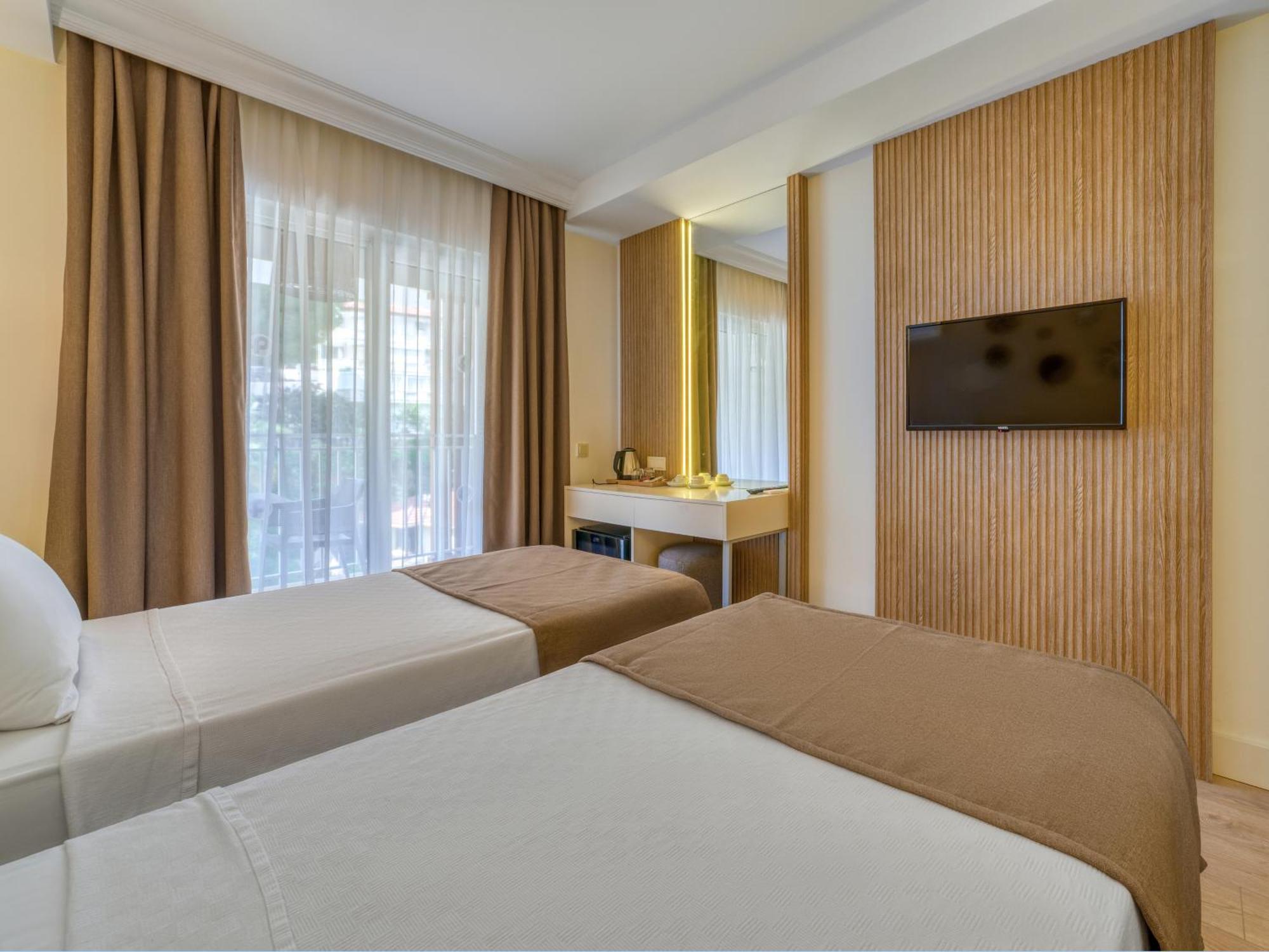 Park Hotel (Adults Only) Аланя Екстериор снимка