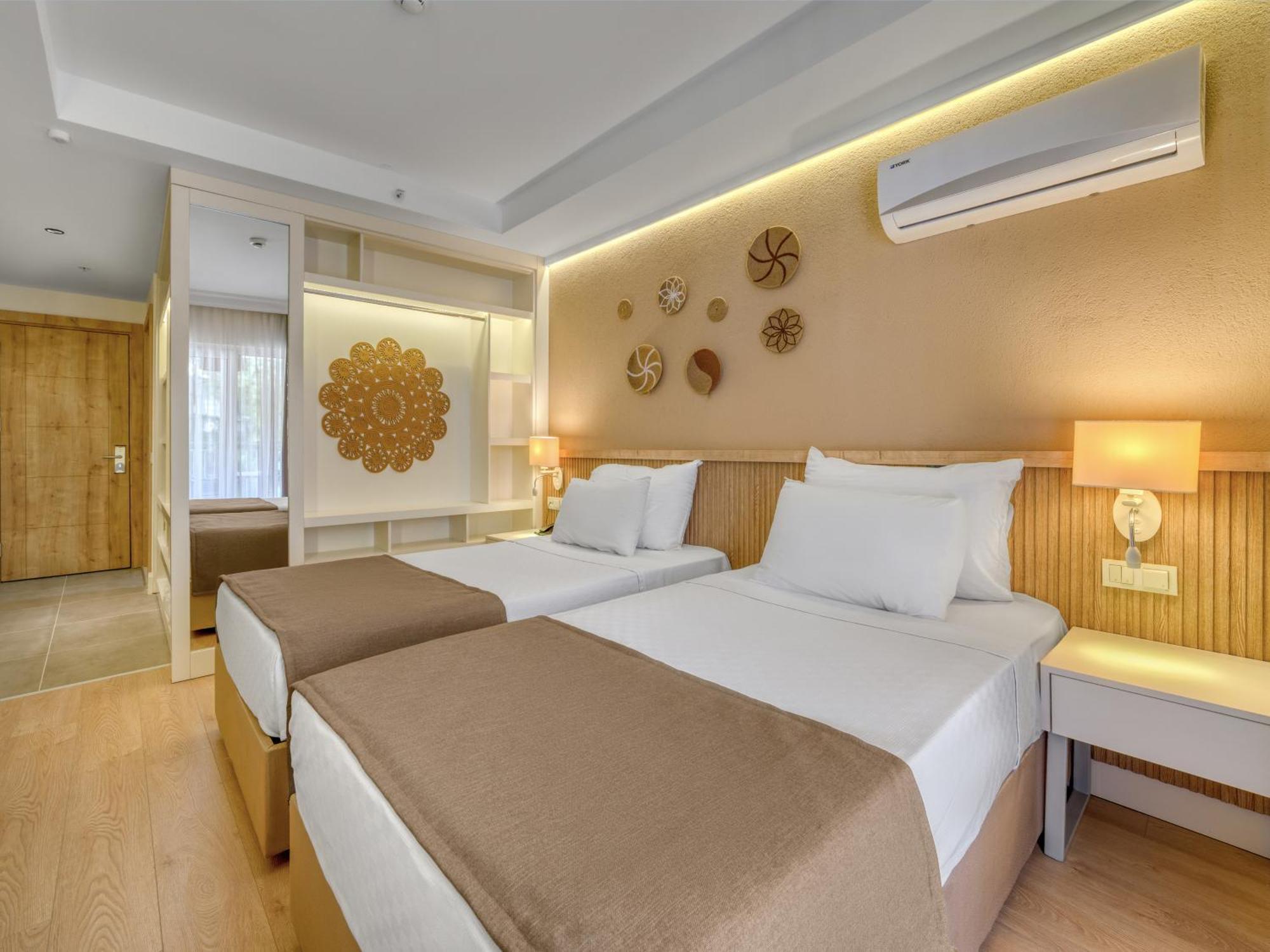 Park Hotel (Adults Only) Аланя Екстериор снимка